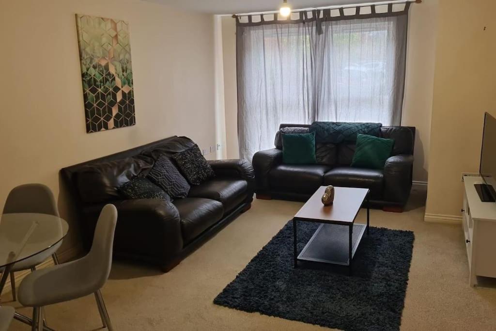Apartment Cozy 2bed W/ Parking *